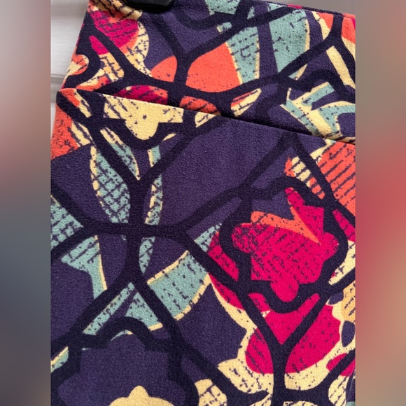 LULAROE Leggings EUC (Excellent Used Condition). One Size - Picture 4 of 8